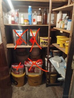 Stare farby kopa vedier