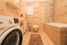 2izb S LOGGIOU UPROSTRED ZELENE TOP LOKALITA