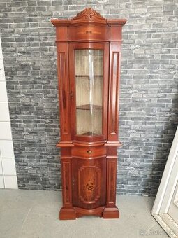 Taliansky nabytok. Rohovu skrinu.