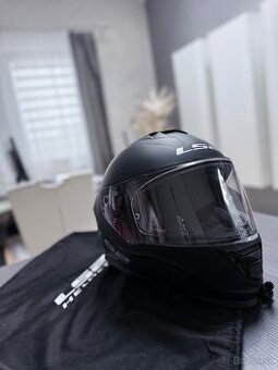 Integrálna prilba na motocykel