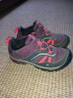 Detská nepremokavá športová obuv Quechua veľ. 33