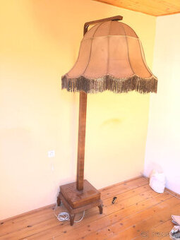 Starožitná stojaca lampa