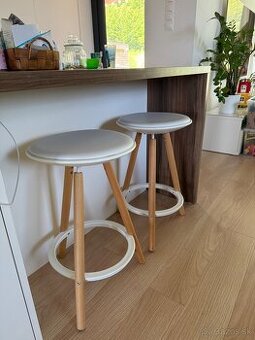 Dve barové stoličky - znížené 64cm
