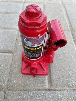 Predám 2t hydraulicky zdvihak