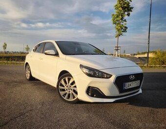 Hyundai i30 fastback 1.6 CRDi Style, Ako nové SR. Serv. Kniž