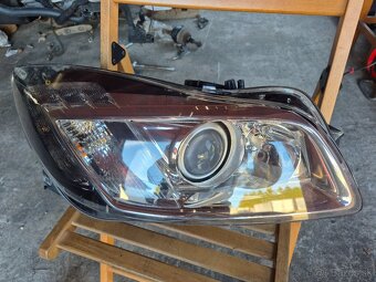 Opel Insignia A rok 2008-2013 svetlo xenon kompletný