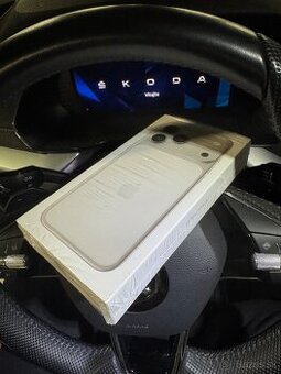 Predam iPhone 17 Pro Max 512 GB strieborný