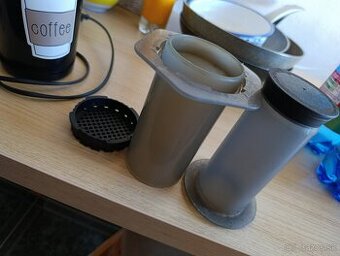 Predám Bosch mlynček na kávu a aeropress