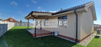 Ponúkam na predaj novostavbu 4 izbového rodinného domu Dvory