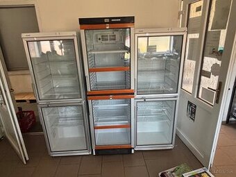 Presklená chladnička