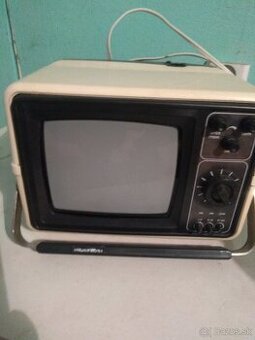 STARý RUSKý TELEVíZOR SHILJALIS