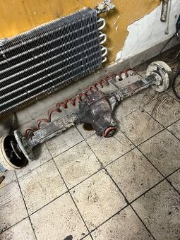 Zadná hnacia náprava Ford aj s diskami