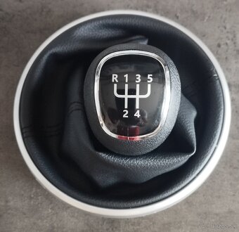 Škoda Fabia 2, 5rychl. radiaca páka