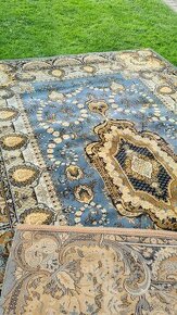 Ĺanový starožitný koberec