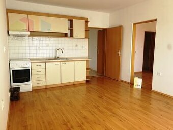 REZERVOVANÉ Na predaj tehlový 2-izbový byt s KK 55 m2 + b