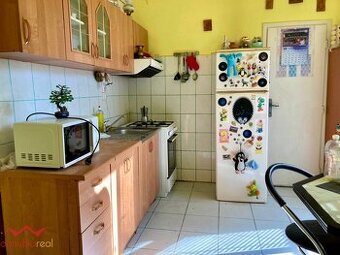 4-izbový byt /84m2/ s balkónom a veľkou pivnicou, Komárno