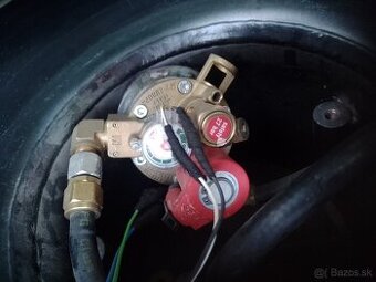 Předám plynovou bombu S AUDI A6 AVANT QVATRO 2.4 BENZIN 2004