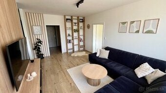 Moderný, zariadený 2i byt s parkovaním a výhľadom