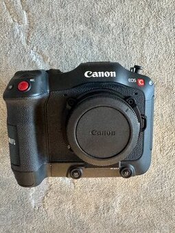 Canon EOS C70 + Canon EF 24-70mm f/2.8L II USM + Ronin RS2
