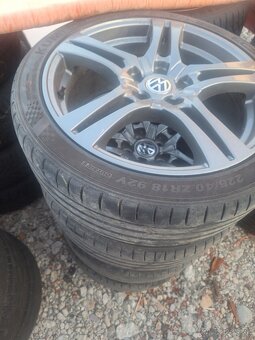 225/40R18 5x112