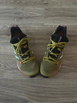 Turisticke tenisky Adidas Terrex Skychaser