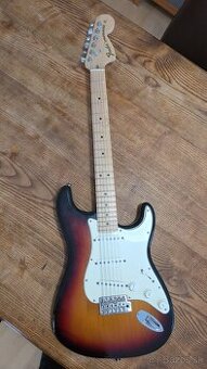 FENDER STRATOCASTER Highway One málo hraný (vyrobený v USA)