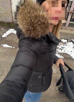 Moncler zimna paperova bunda s pravou kozusinou