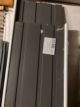 Interier parapet biely