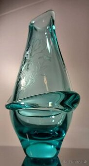 Krásna váza z hutného skla, krásna tyrkysová farba