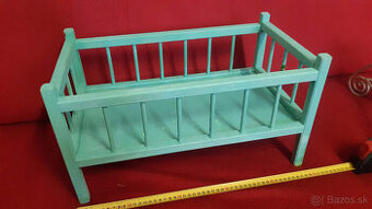 Predám drevenú postieľku pre bábiku, tyrkysovej farby.