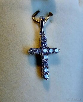 Briliantový prívesok z 18k zlata,  diamanty