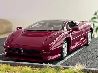 1:18 Jaguar XJ220 - Červená - MAISTO
