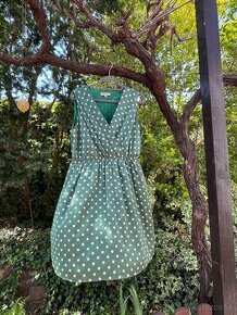 Zelené bodkované letné šaty - 1