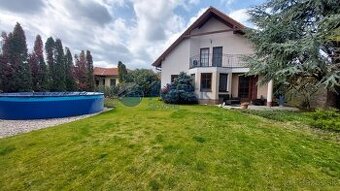 REZERVOVANÉ - KRÁSNY 5 IZBOVÝ RODINNÝ DOM S BAZÉNOM A GARÁŽO
