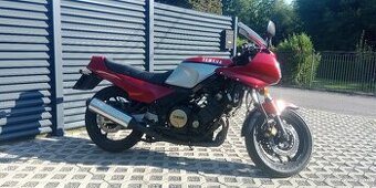 Yamaha FZ 750