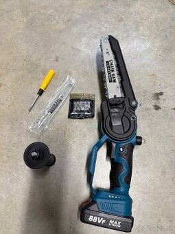 Akumulátorová mini píla, bezuhlíková, 18V Makita