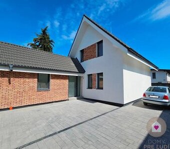 4-IZBOVÝ RODINNÝ DOM, 3 x parking, BAII – Vrakuňa, Hradská u