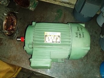 Predam dvojotačkový elektromotor.
