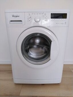 Pracka whirlpool