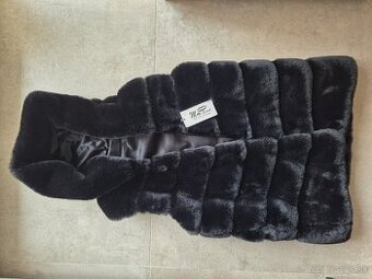 Čierna chlpatá vesta, veľkosť 36/38