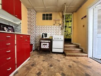 Ponúkam na predaj 3izb Rodinný dom so záhradou blízko Levíc