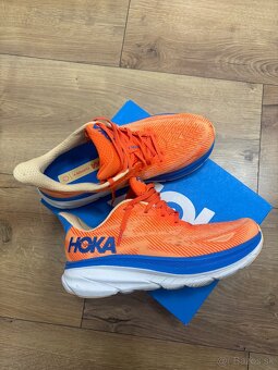 Hoka Clifton 9