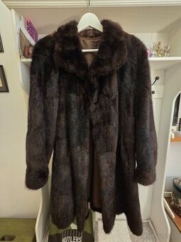 Krasny zachovaly bizamovy kozuch