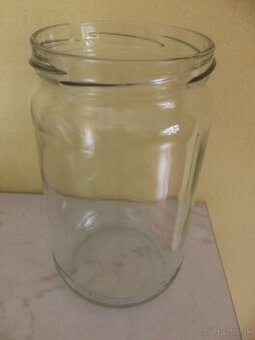 Poháre na zaváranie.