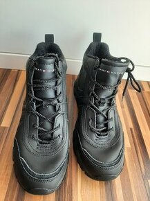TOMMY HILFIGER zimné topánky velk. 43.