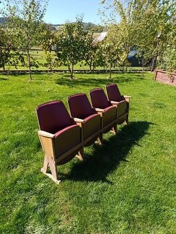 Vintage divadelné stoličky