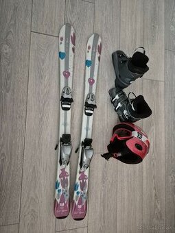 Lyže , lyžiarky , prilba