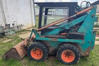 Smykom riadený nakladač Unc 061