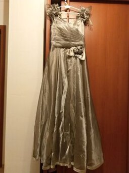 Nádherné spoločenské šaty