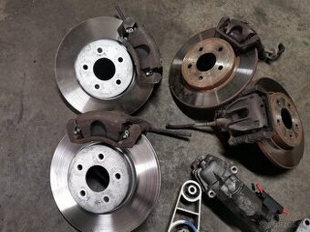 Ford Mondeo Mk3 predné ramená brzdy